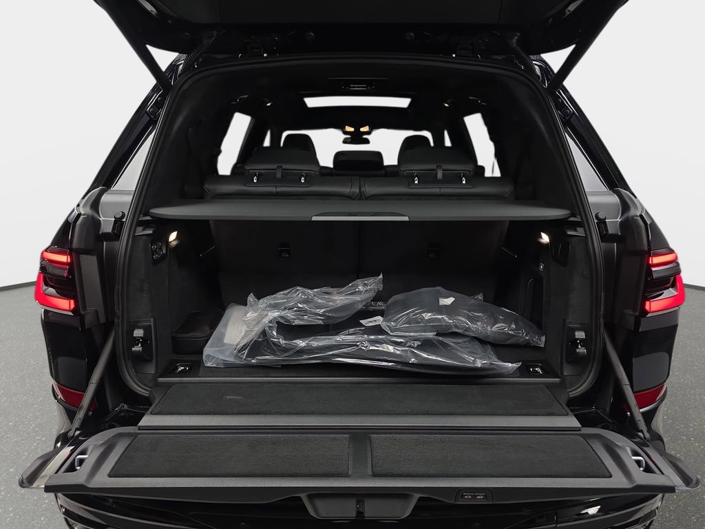 New 2026 BMW X7 xDrive40i w/ Executive Package image 13