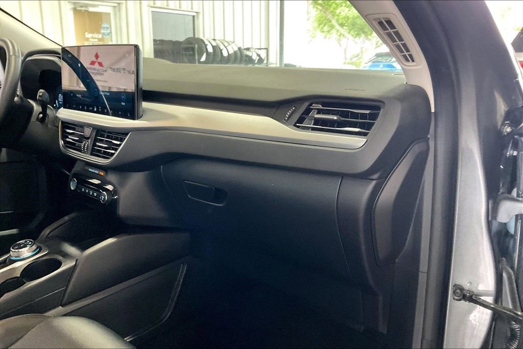 Used 2025 Ford Escape Platinum AWD/4WD image 23