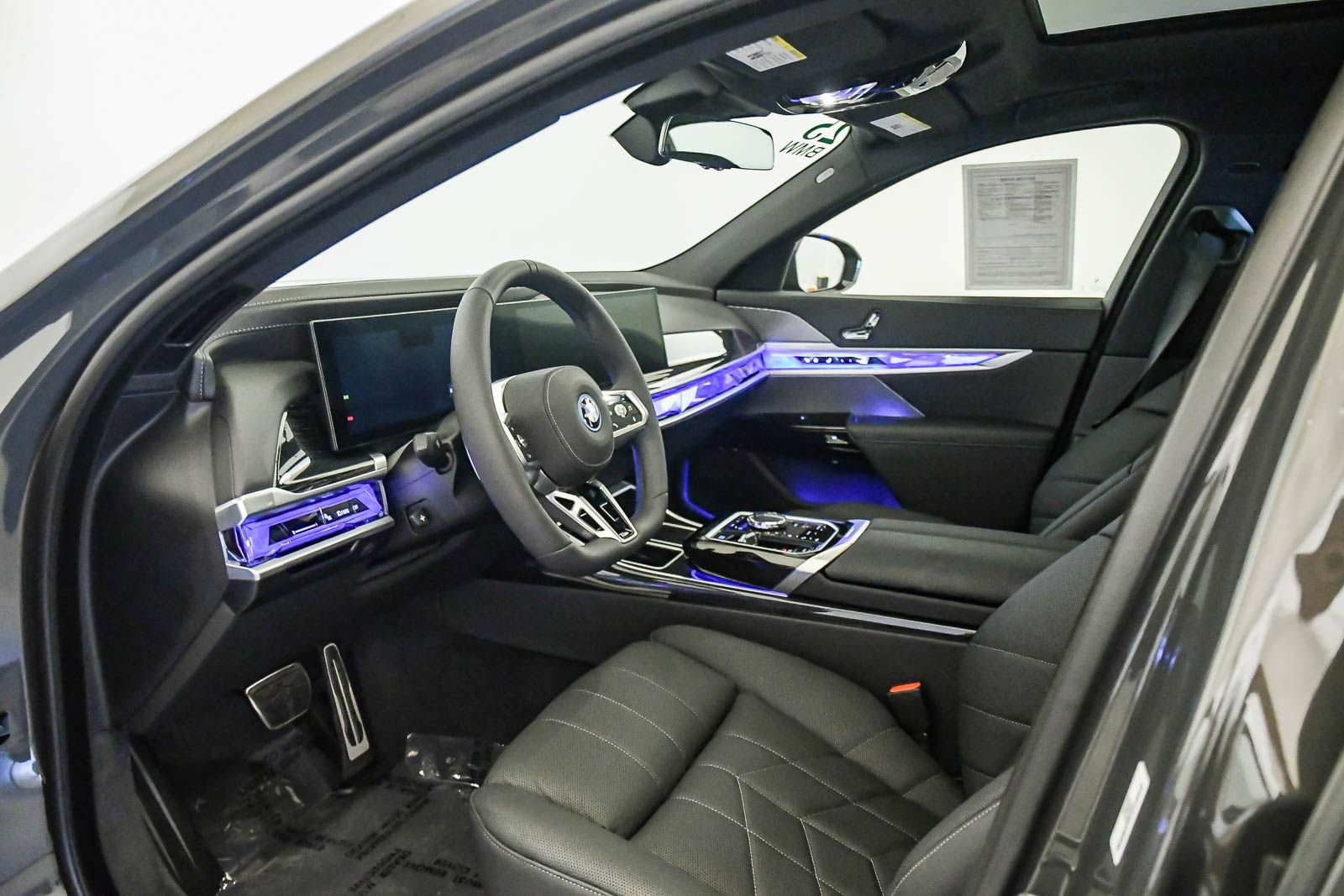 Certified 2025 BMW i7 eDrive50 w/ M Sport Package RWD image 18