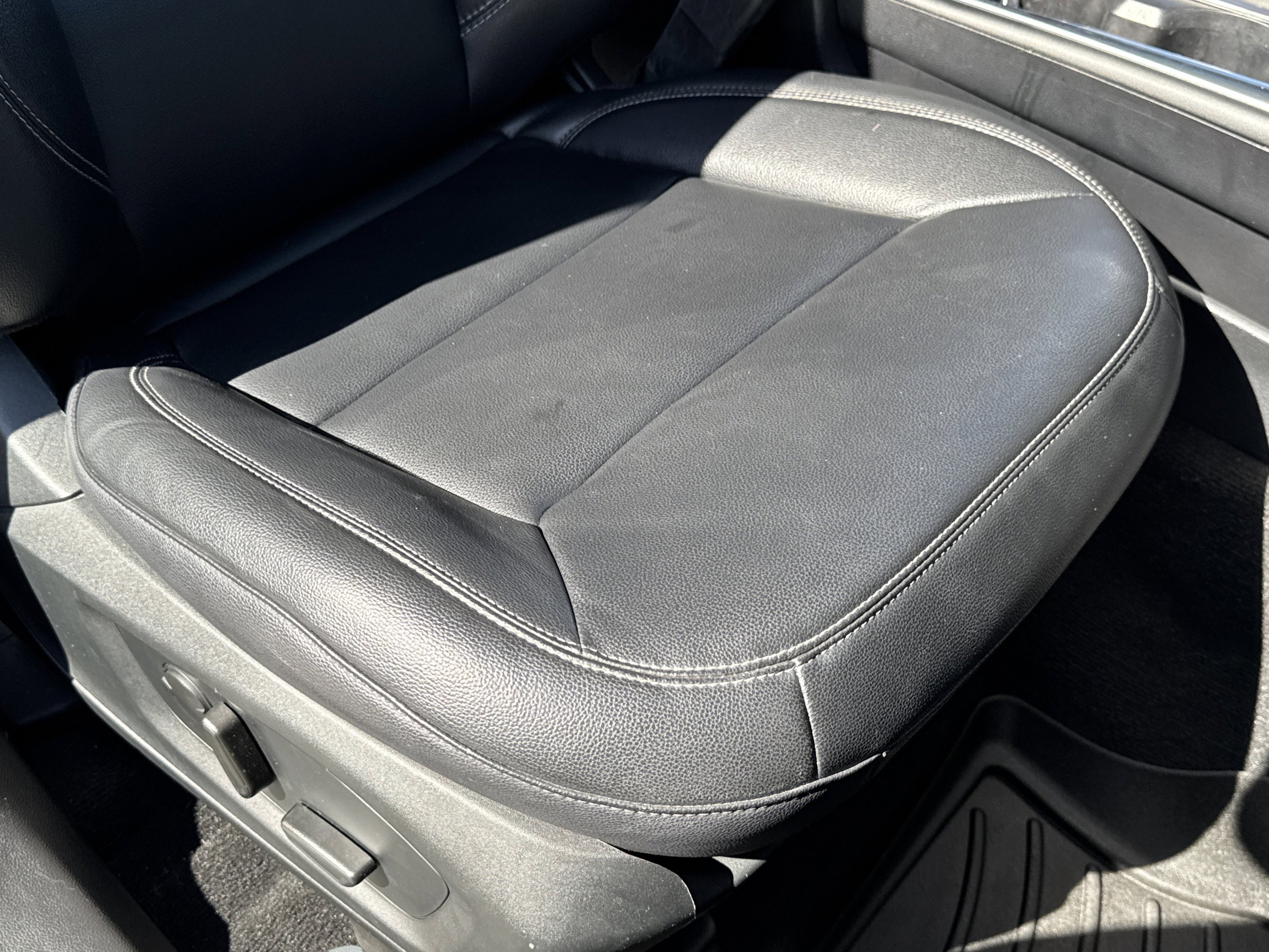 Used 2020 Ford Explorer XLT w/ Equipment Group 202A image 57