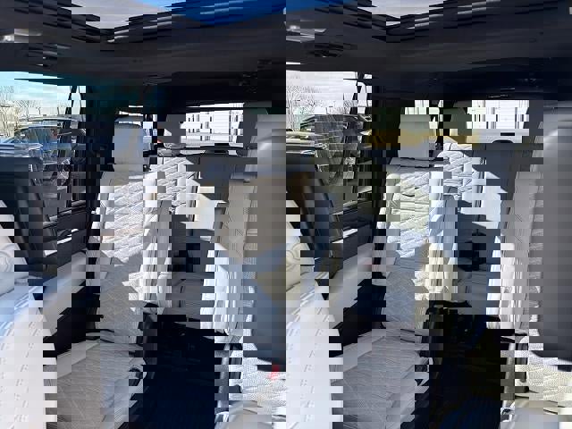 New 2026 Cadillac Escalade ESV Platinum Sport w/ LPO, ONYX Package image 39