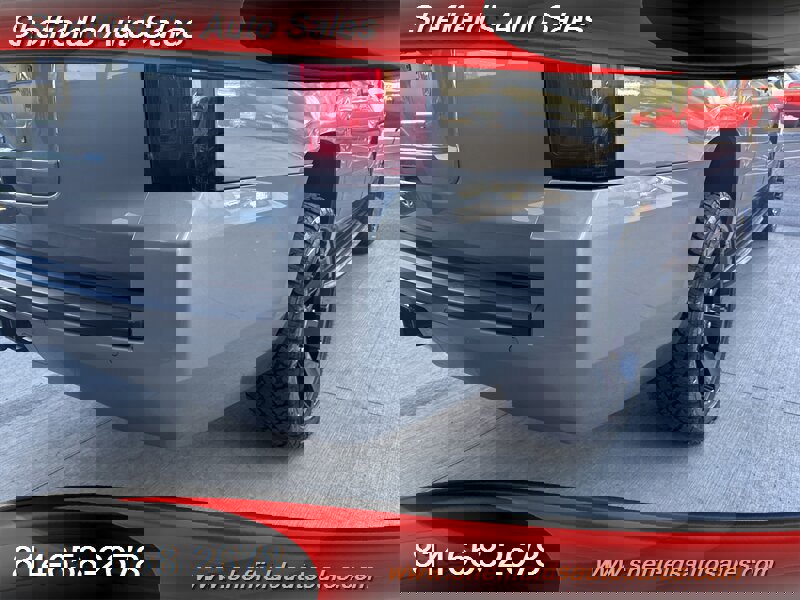 Used 2020 Chevrolet Suburban LT image 21