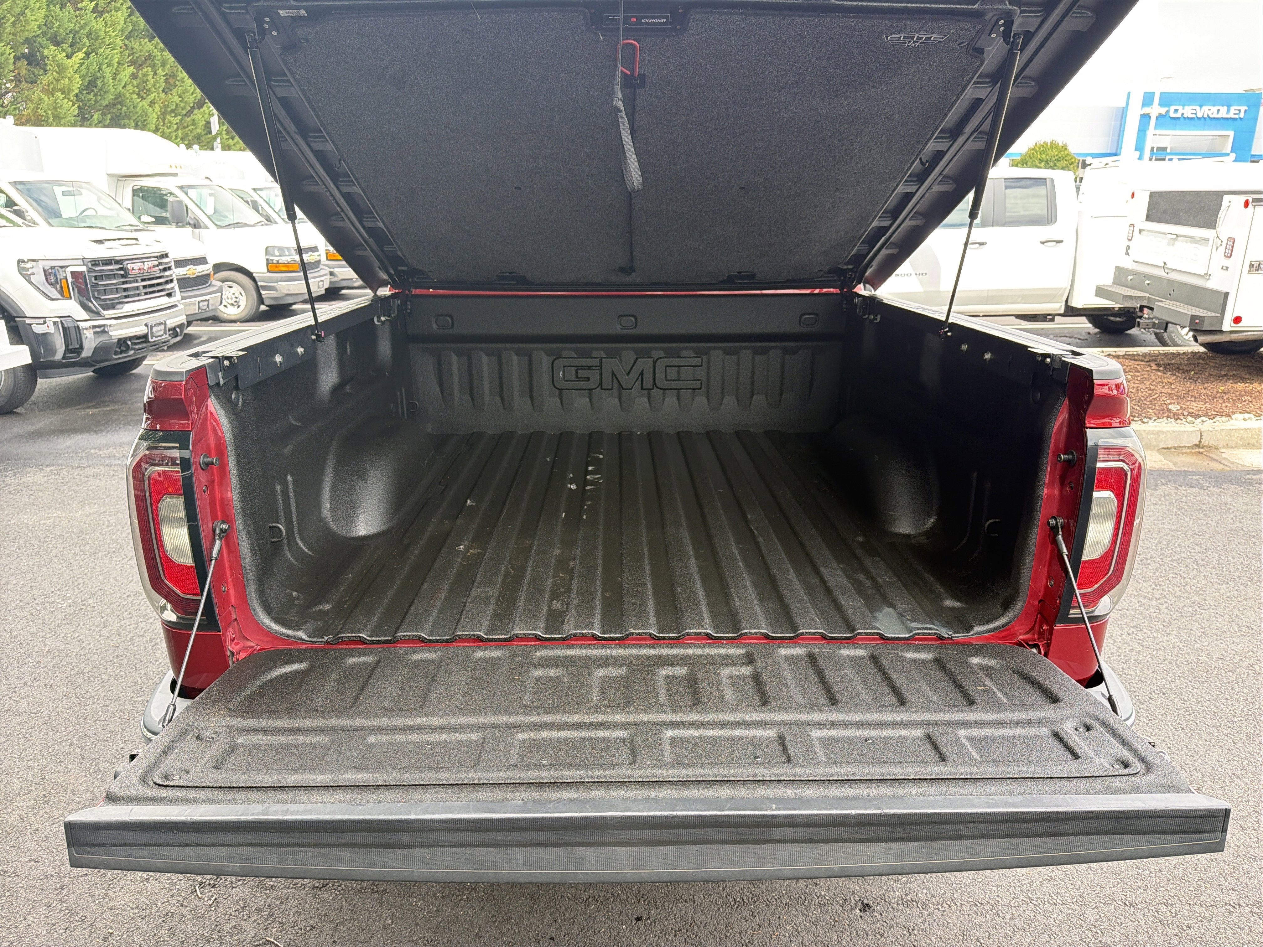 Used 2018 GMC Sierra 1500 SLT AWD/4WD image 33