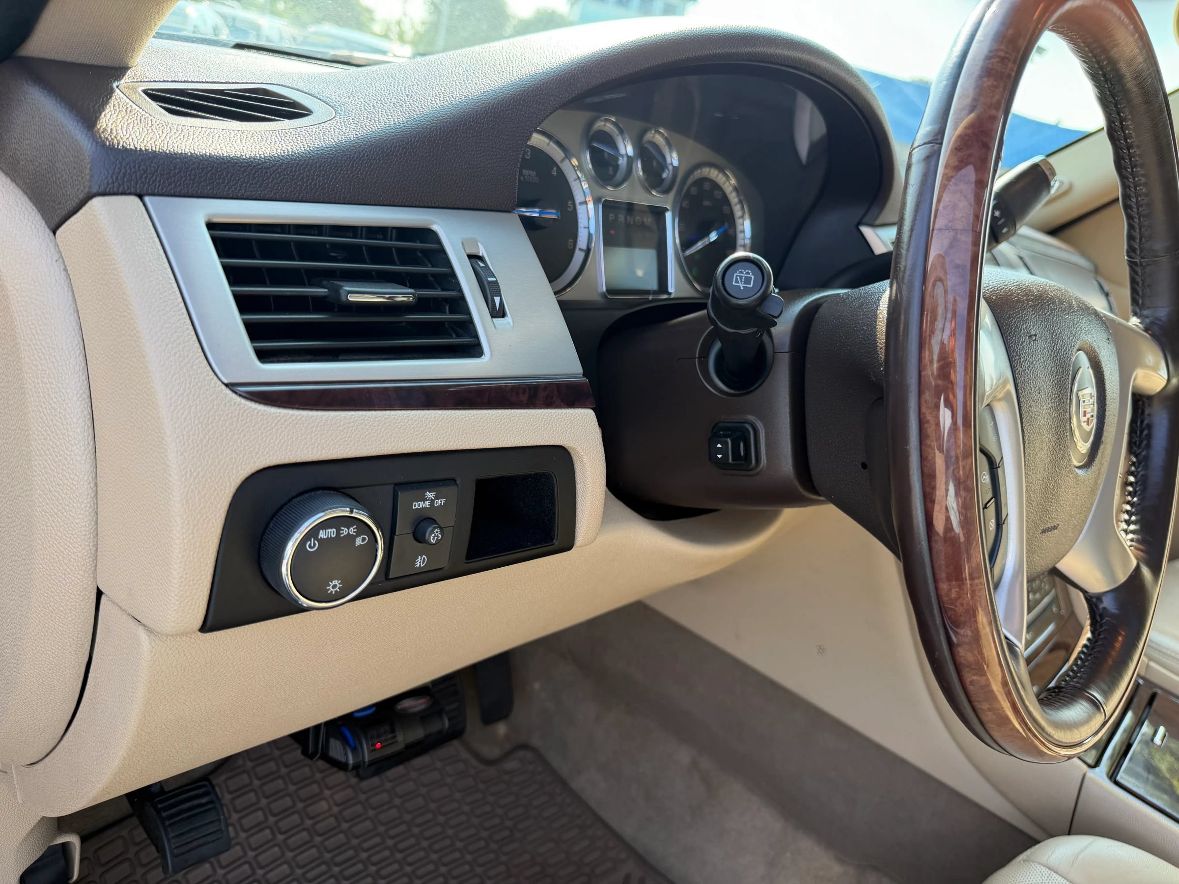 Used 2013 Cadillac Escalade ESV Premium RWD image 10