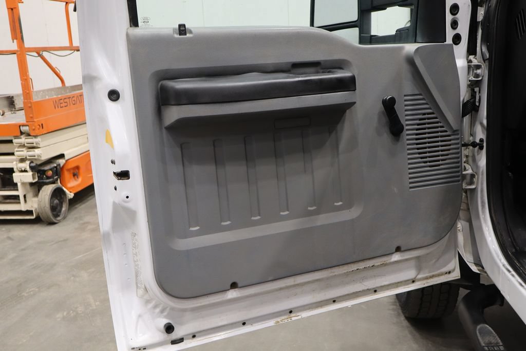 Used 2016 Ford F550 2WD Regular Cab Super Duty image 11