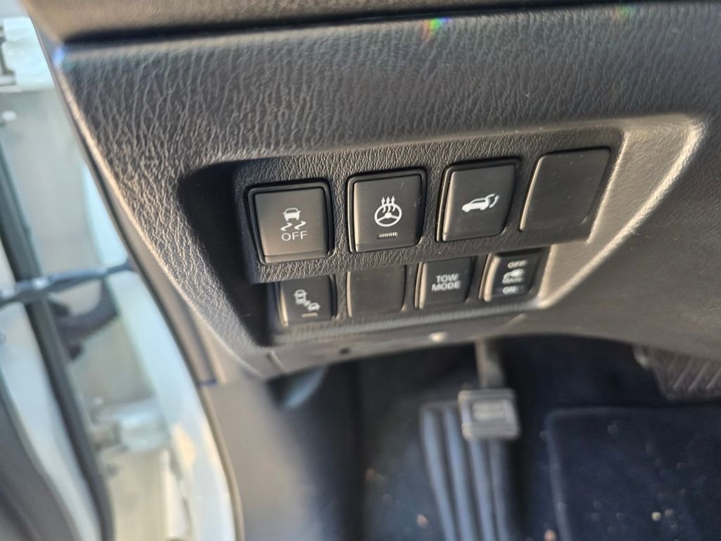 Used 2020 Nissan Pathfinder Platinum image 12