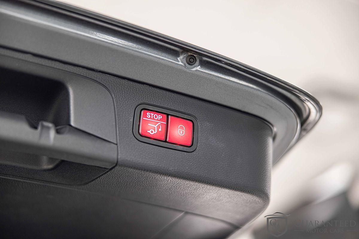 Used 2019 Mercedes-Benz GLC 300 4MATIC w/ Multimedia Package image 18