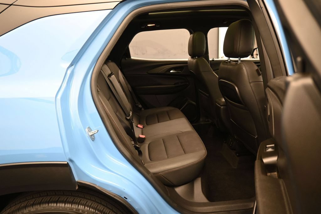 Used 2023 Chevrolet TrailBlazer RS w/ Sun and Liftgate Package FWD image 37