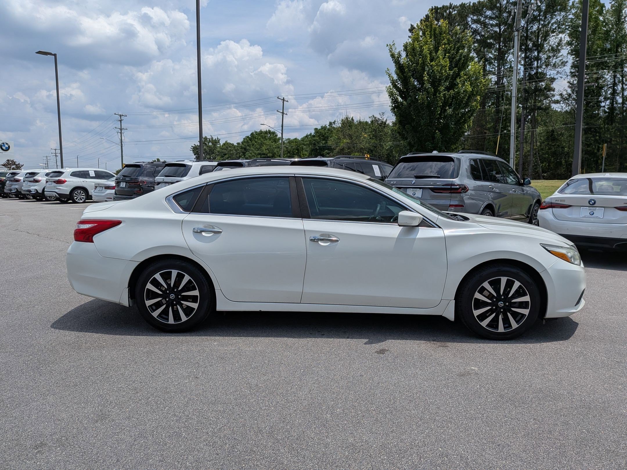 Used 2017 Nissan Altima 2.5 SV FWD image 2