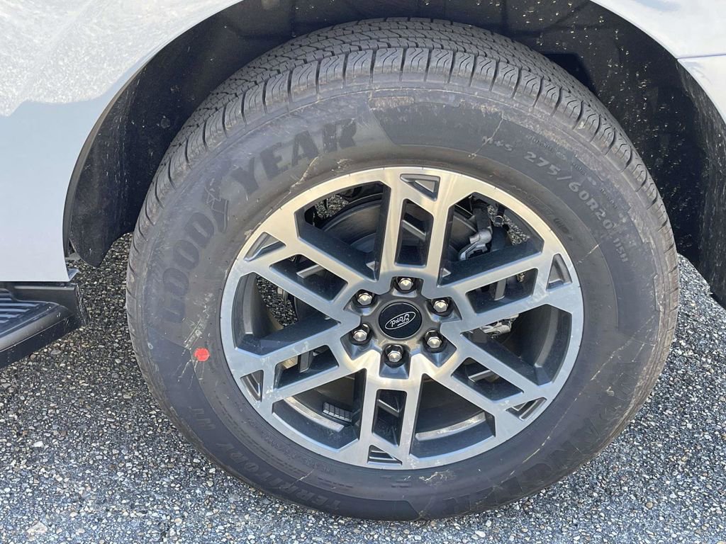 New 2026 Ford Expedition Active image 9