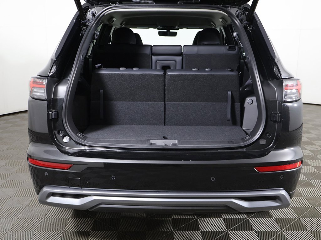 New 2025 Mitsubishi Outlander SE image 18