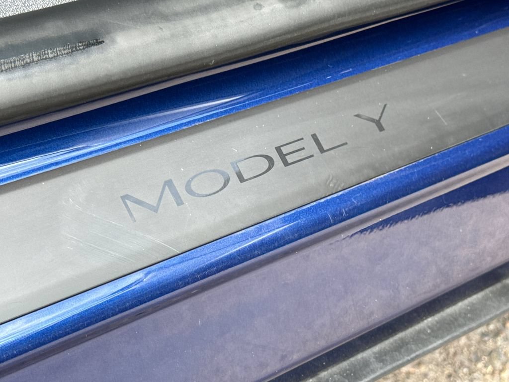Used 2023 Tesla Model Y Long Range AWD/4WD image 17