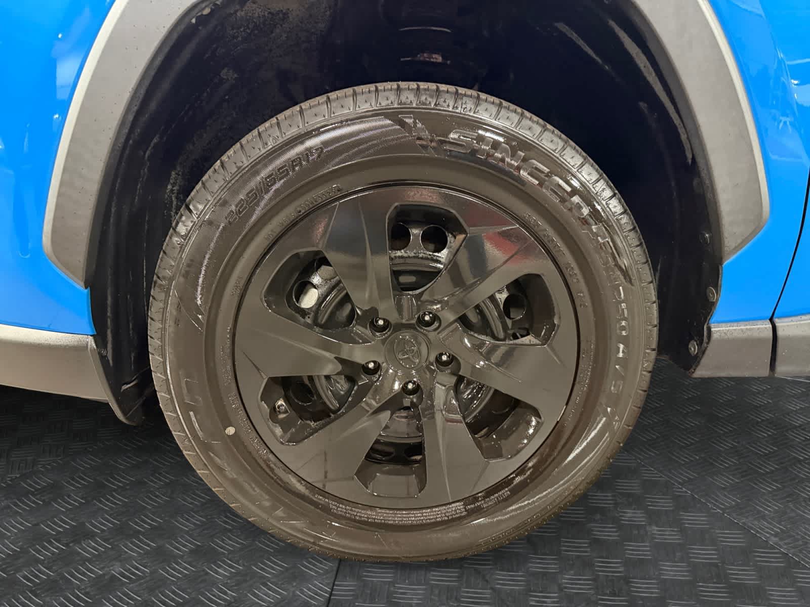 Used 2019 Toyota RAV4 LE w/ Carpet Mat Package FWD image 15