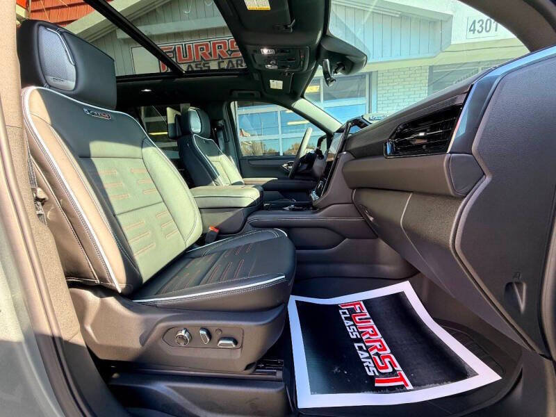 Used 2025 GMC Yukon AT4 Ultimate w/ LPO, Floor Liner Package AWD/4WD image 47
