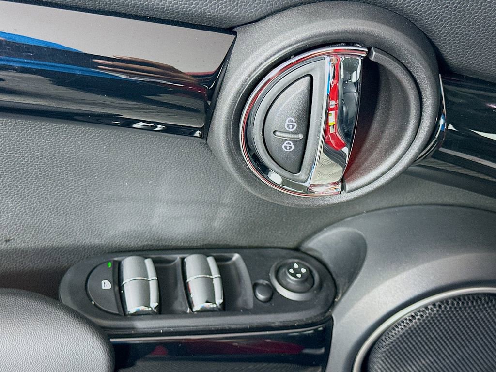 Used 2015 MINI Cooper S FWD image 16