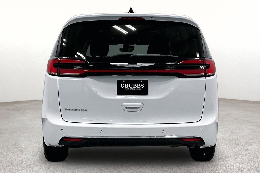 Used 2023 Chrysler Pacifica Touring-L FWD image 6