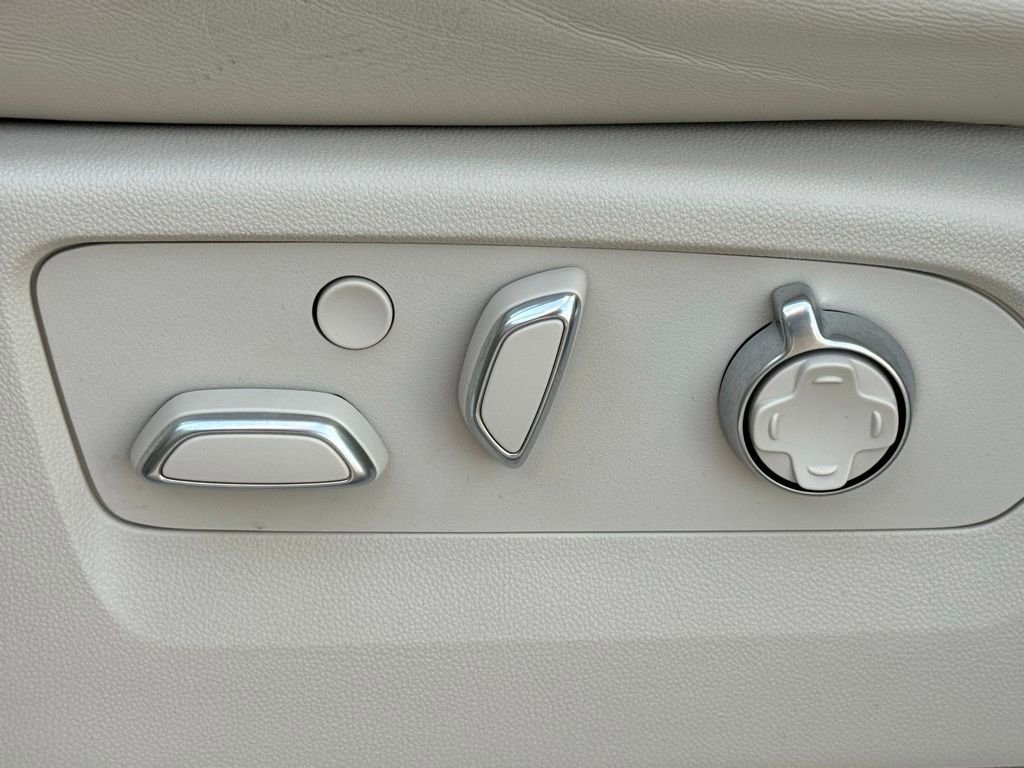 Used 2024 Cadillac Escalade Sport Platinum w/ LPO, ONYX Package AWD/4WD image 20