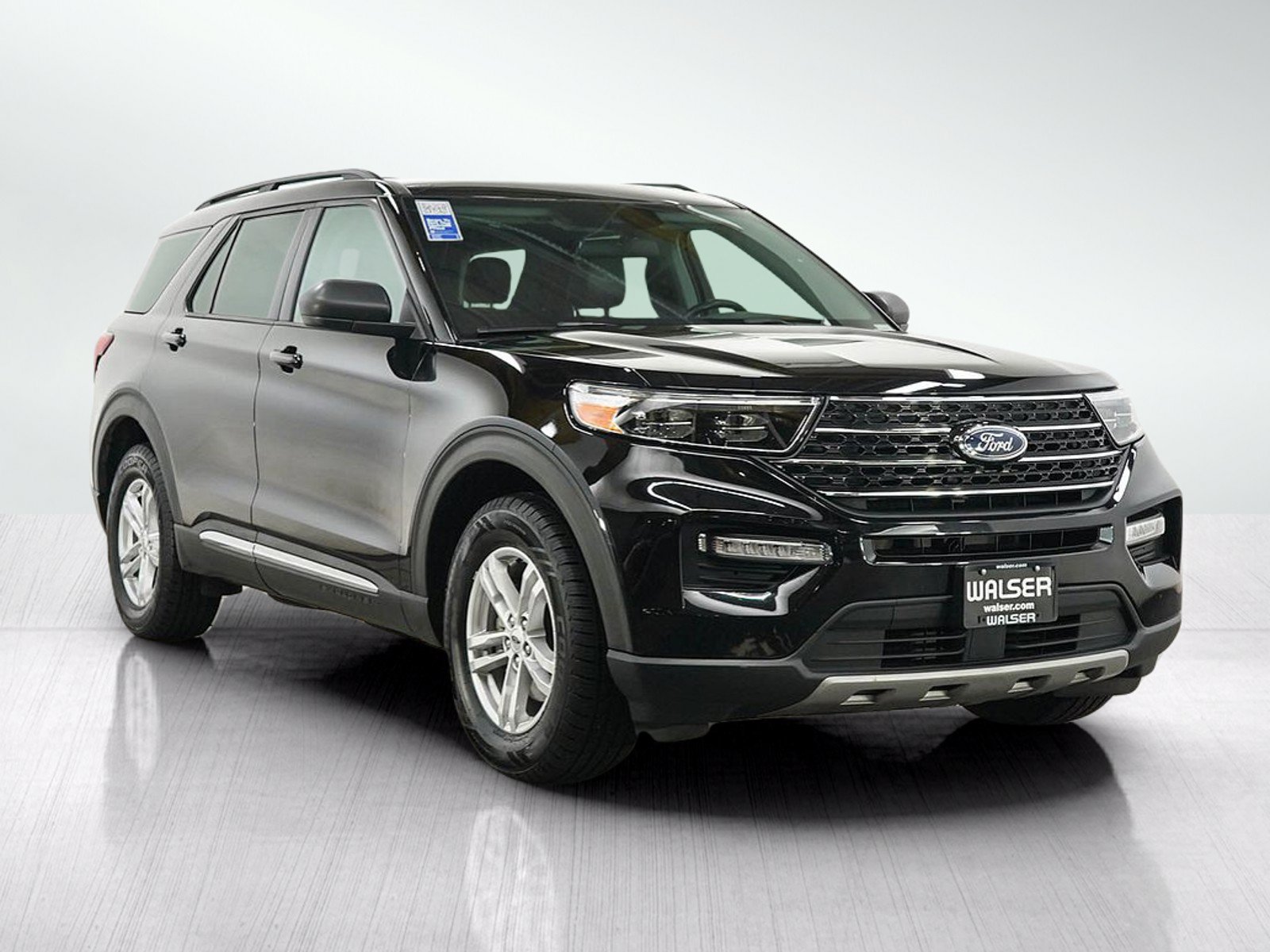 Used 2021 Ford Explorer XLT w/ Equipment Group 202A AWD/4WD image 8