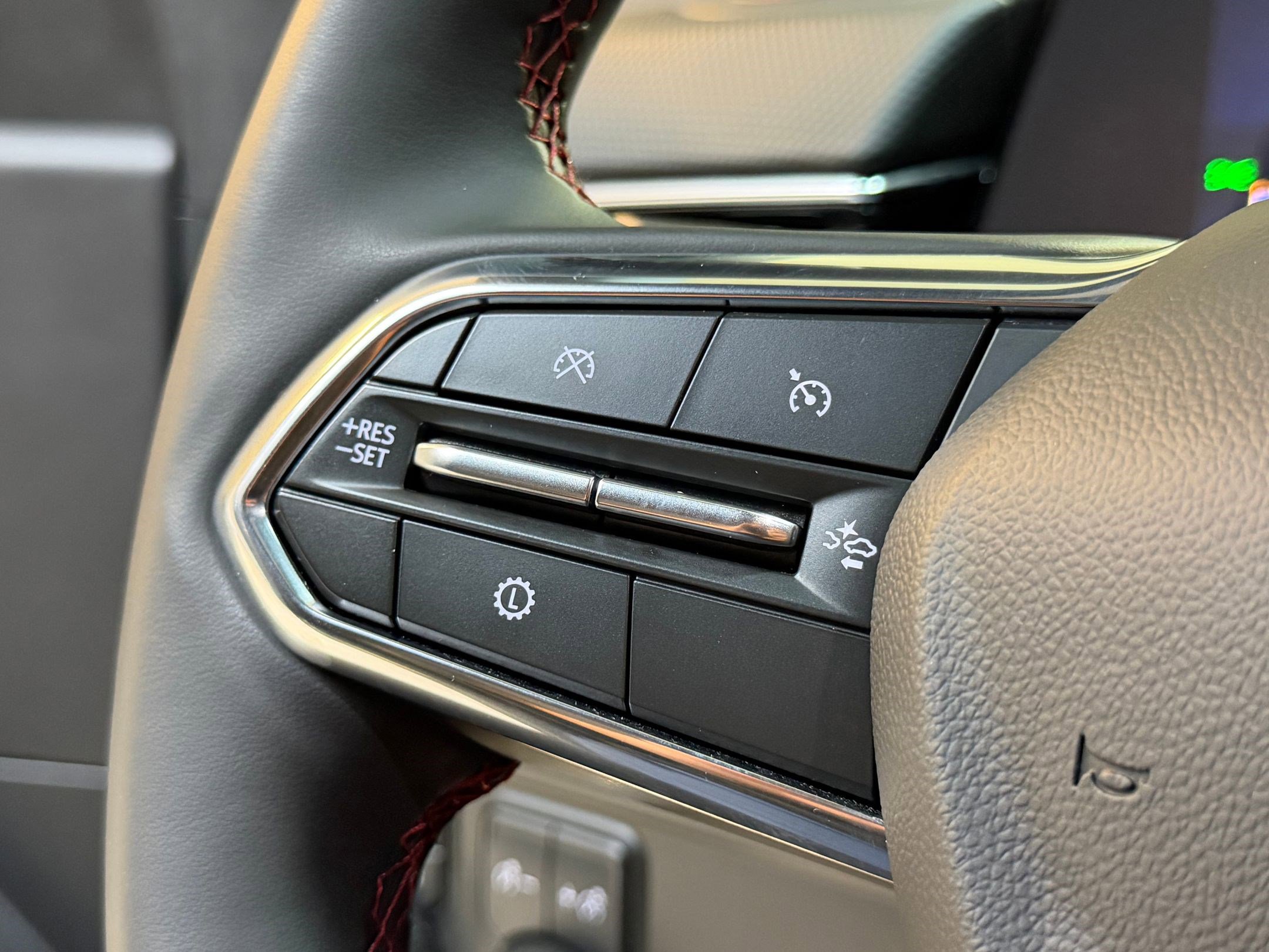 Used 2025 Chevrolet Suburban RST w/ Comfort Package image 16