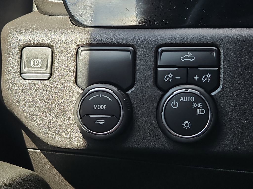 Used 2025 Chevrolet Silverado 1500 LT image 16