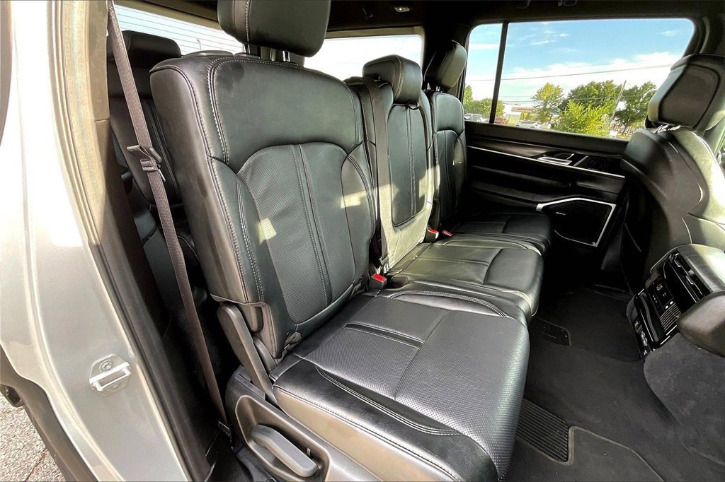 Used 2024 Jeep Wagoneer Series II w/ Flexible Seating Group image 32