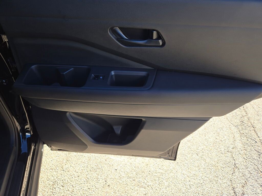 New 2025 Nissan Pathfinder SV w/ Black Appearance Package image 12