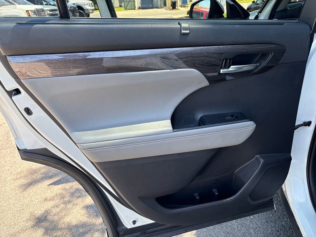Used 2020 Toyota Highlander Platinum AWD/4WD image 36