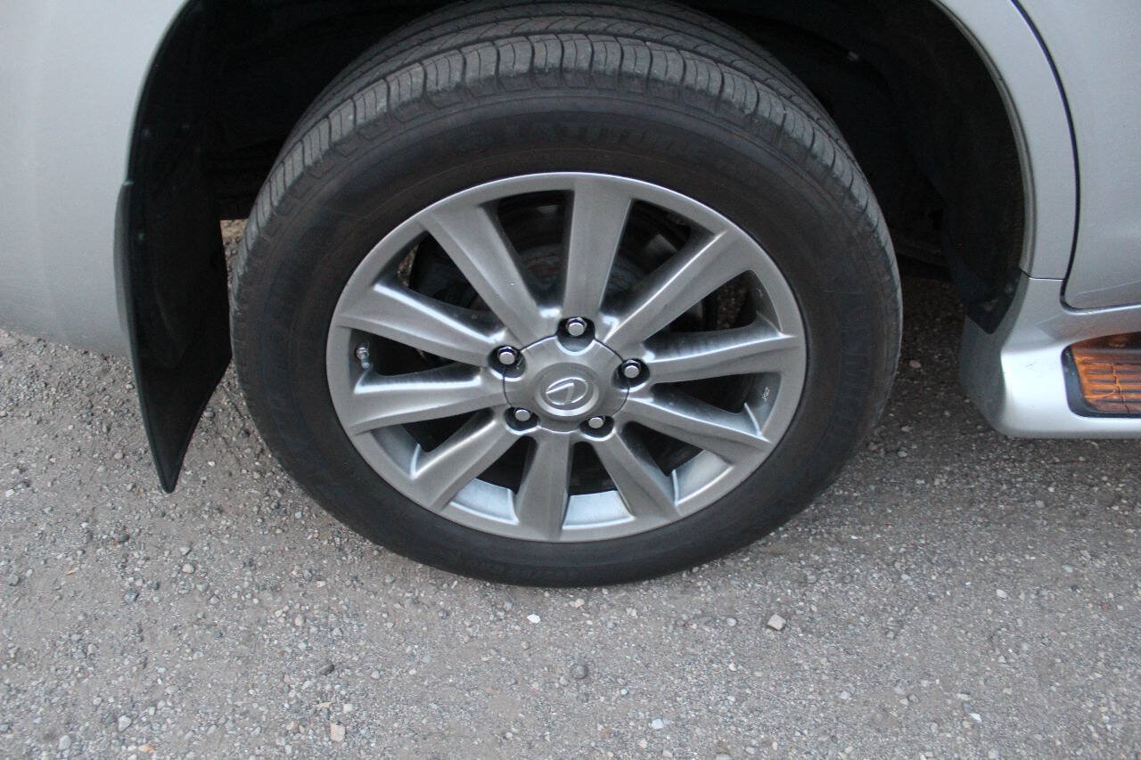 Used 2011 Lexus LX 570 4WD w/ Luxury Pkg image 30