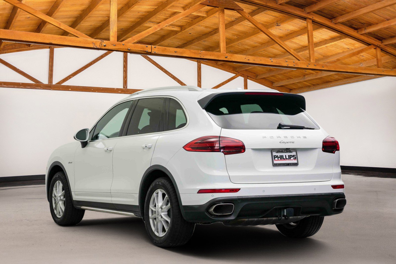 Used 2015 Porsche Cayenne Diesel AWD/4WD image 3