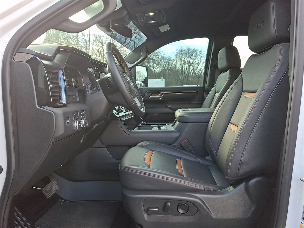 Used 2025 GMC Sierra 2500 AT4 w/ AT4 Preferred Package image 13