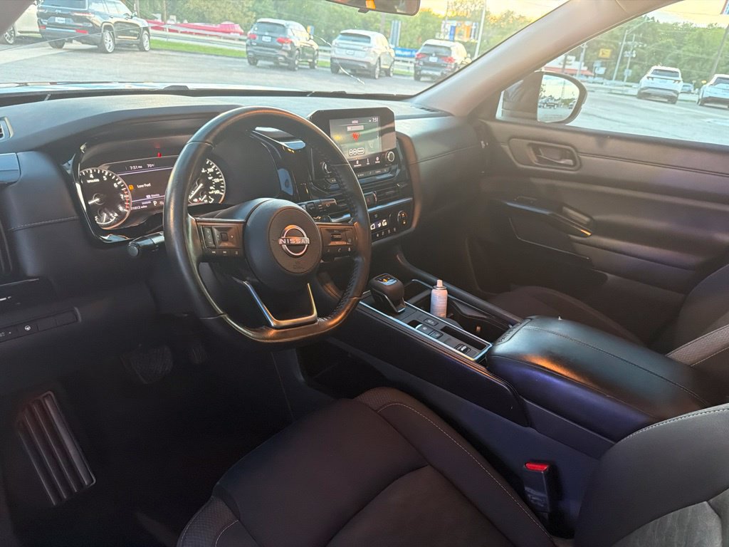 Used 2024 Nissan Pathfinder SV FWD image 6