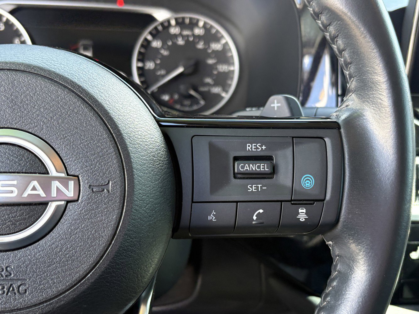 Used 2022 Nissan Pathfinder SV AWD/4WD image 16