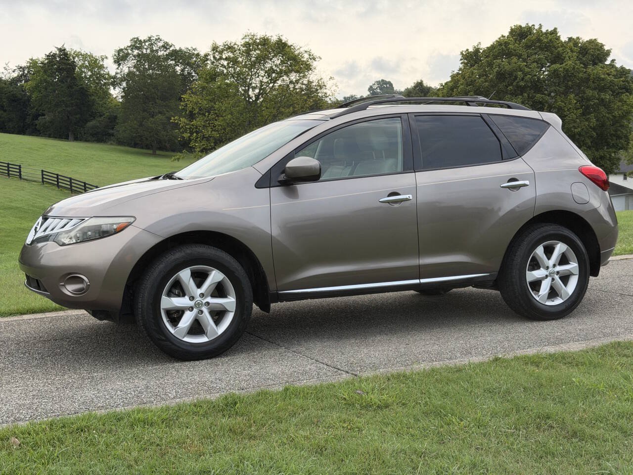 Used 2009 Nissan Murano SL w/ Technology Pkg FWD image 2
