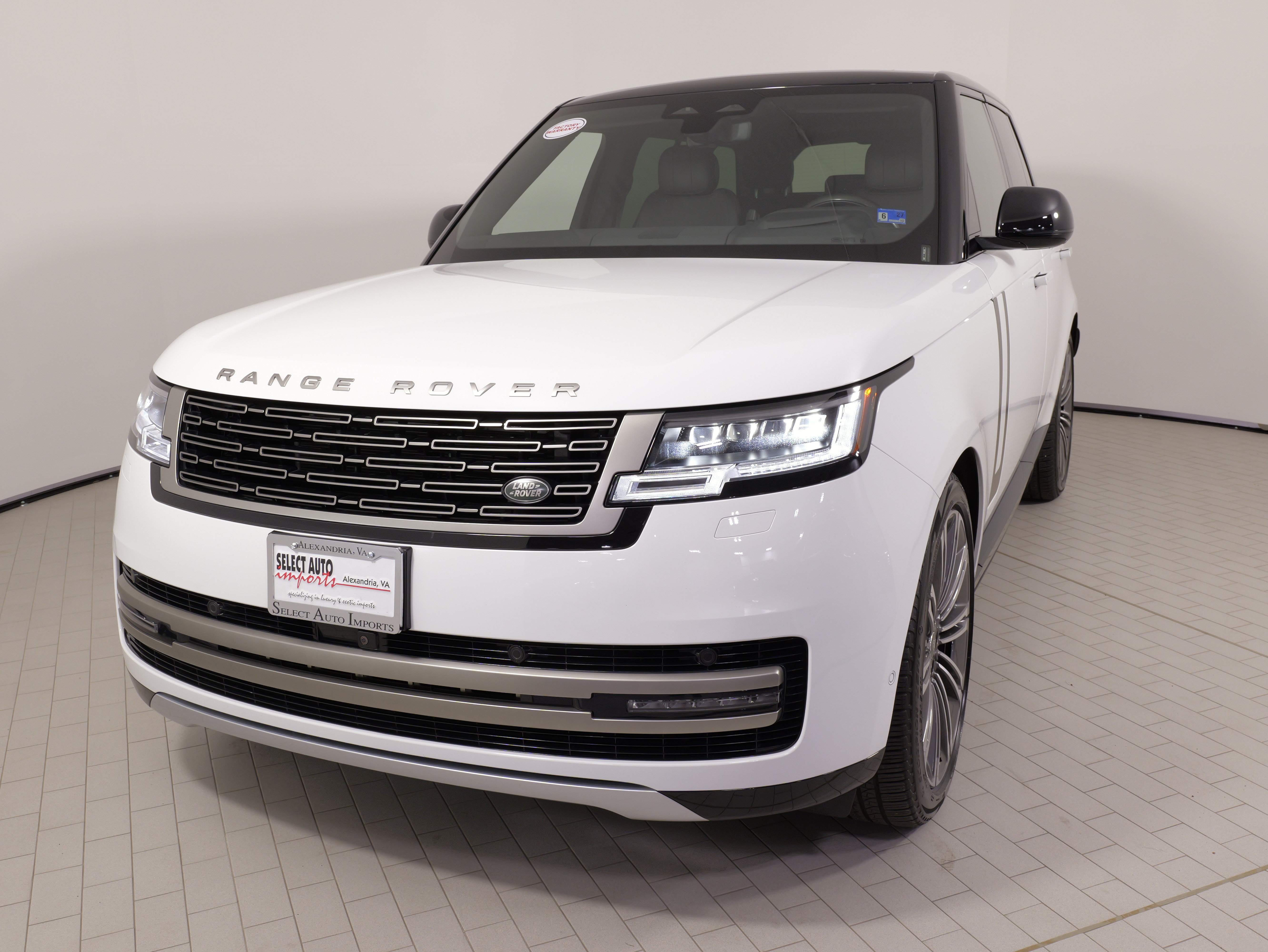 Used 2024 Land Rover Range Rover SE AWD/4WD image 5