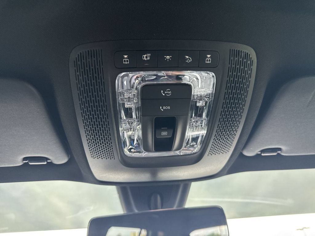 Used 2023 Mercedes-Benz GLB 250 w/ Premium Package image 19