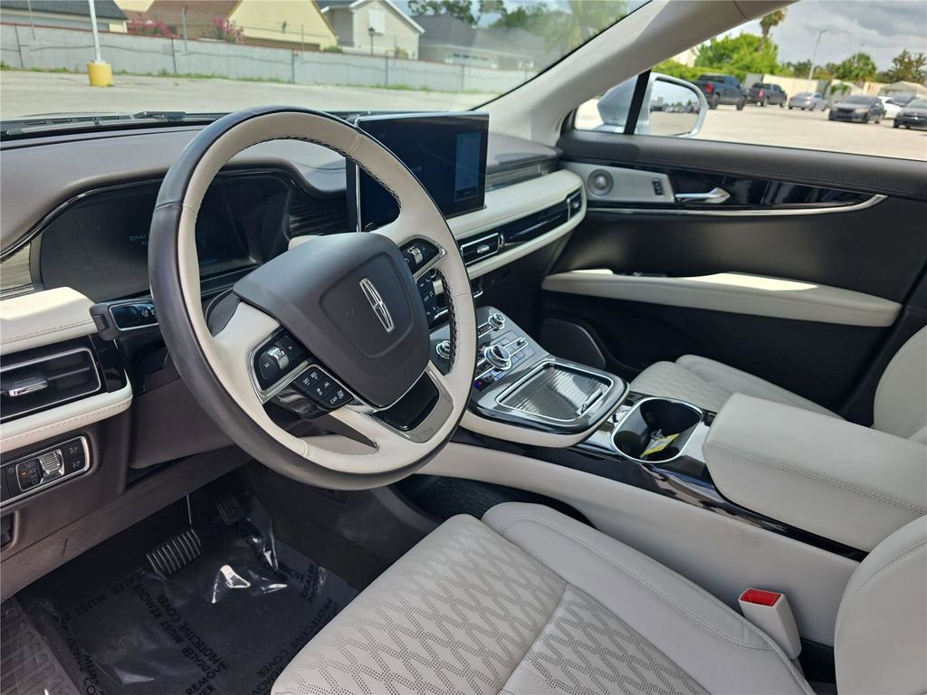 Used 2023 Lincoln Nautilus Black Label AWD/4WD image 18