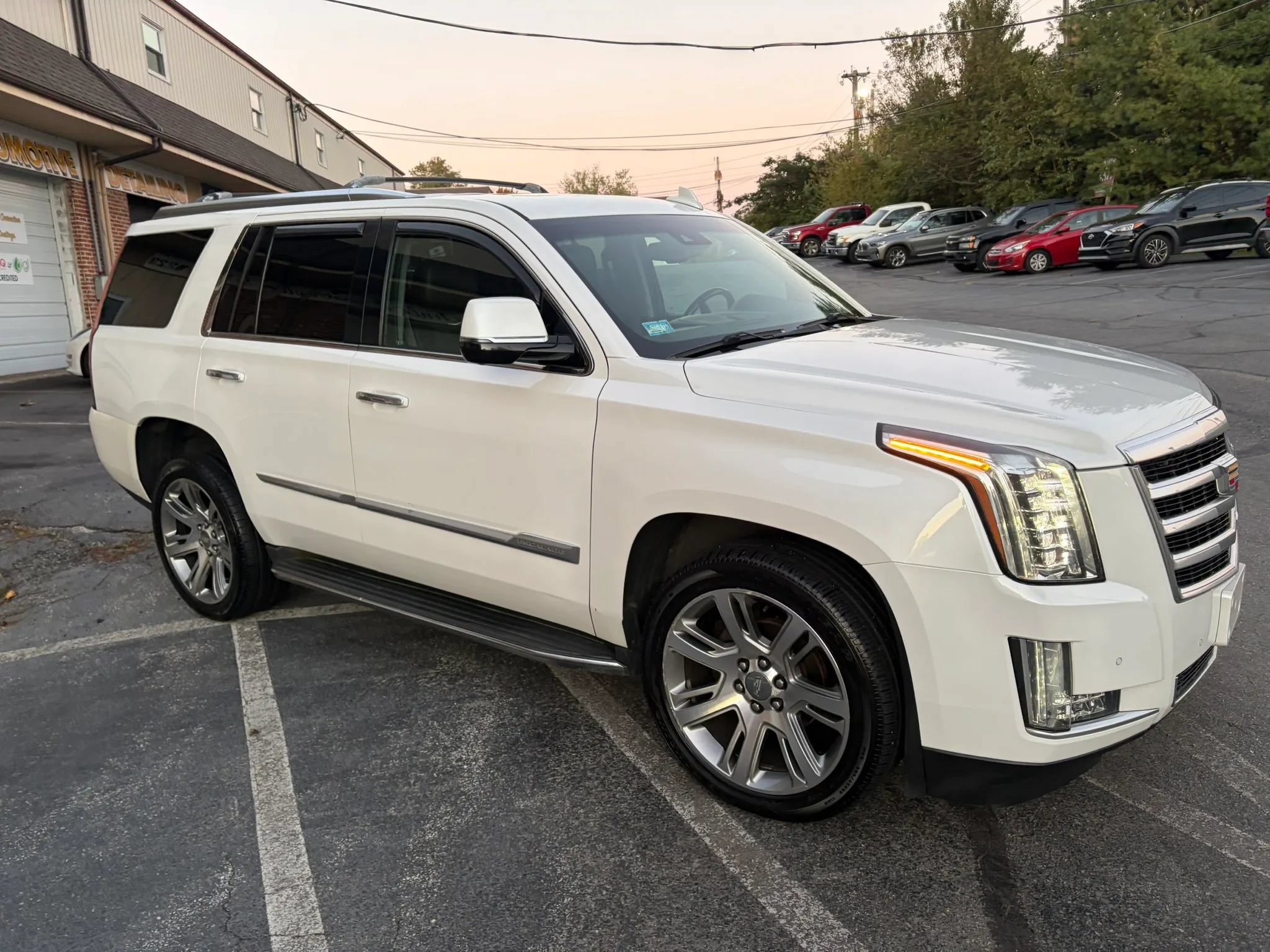 Used 2016 Cadillac Escalade Luxury AWD/4WD image 24