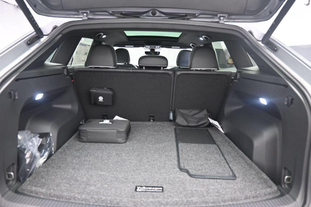New 2026 Volkswagen Atlas Cross Sport SEL Premium R-Line AWD/4WD image 32