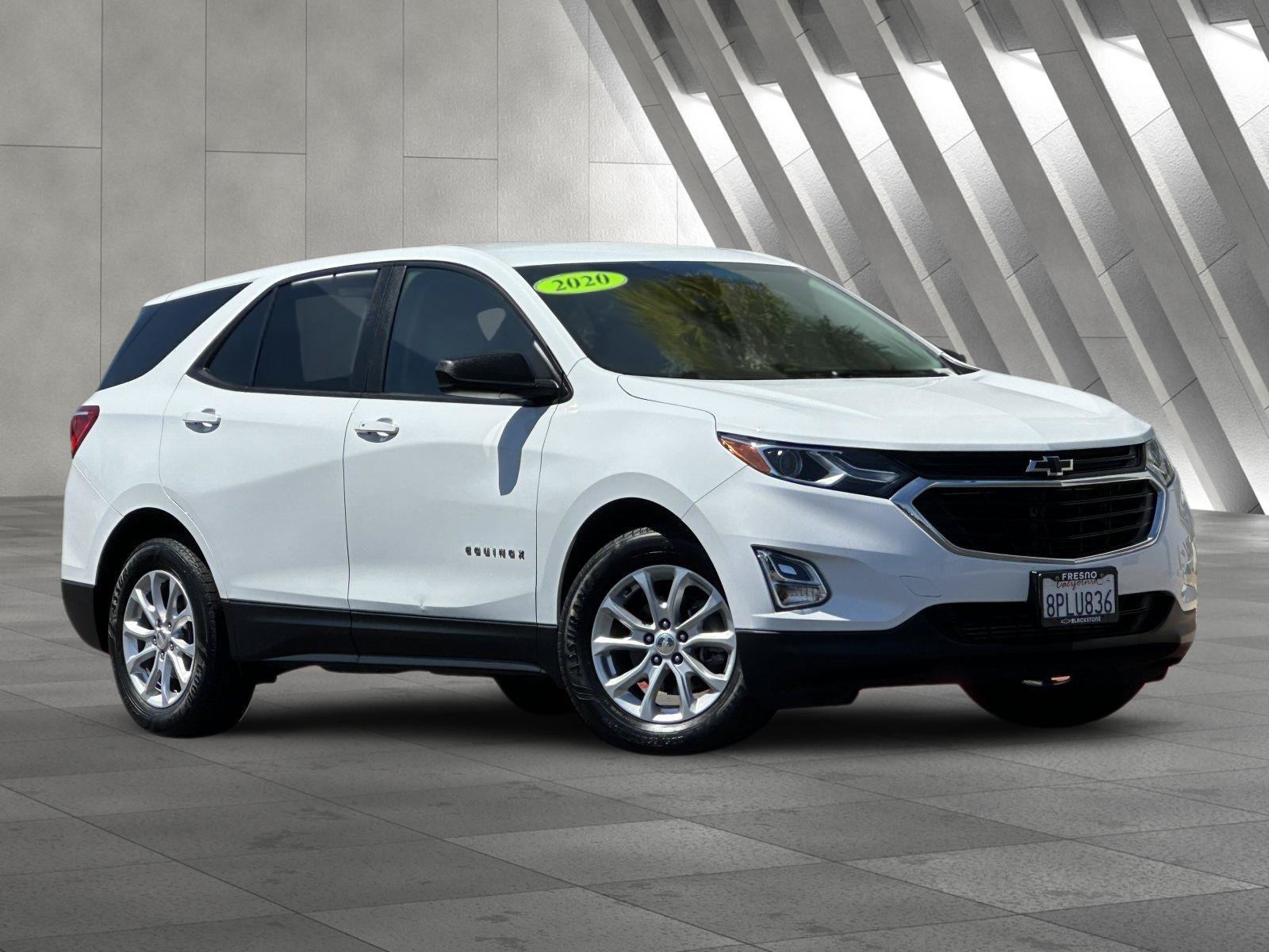 Used 2020 Chevrolet Equinox LS w/ LS Convenience Package FWD image 2