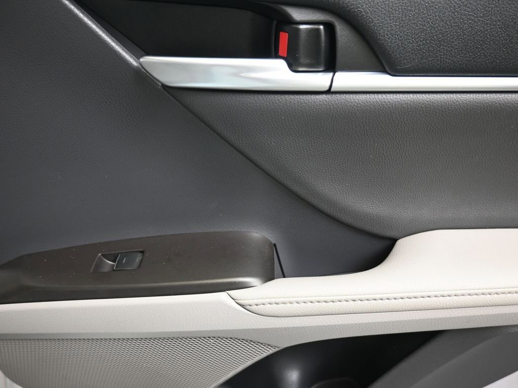 Used 2023 Toyota Camry XLE w/ Cold Weather Package image 15