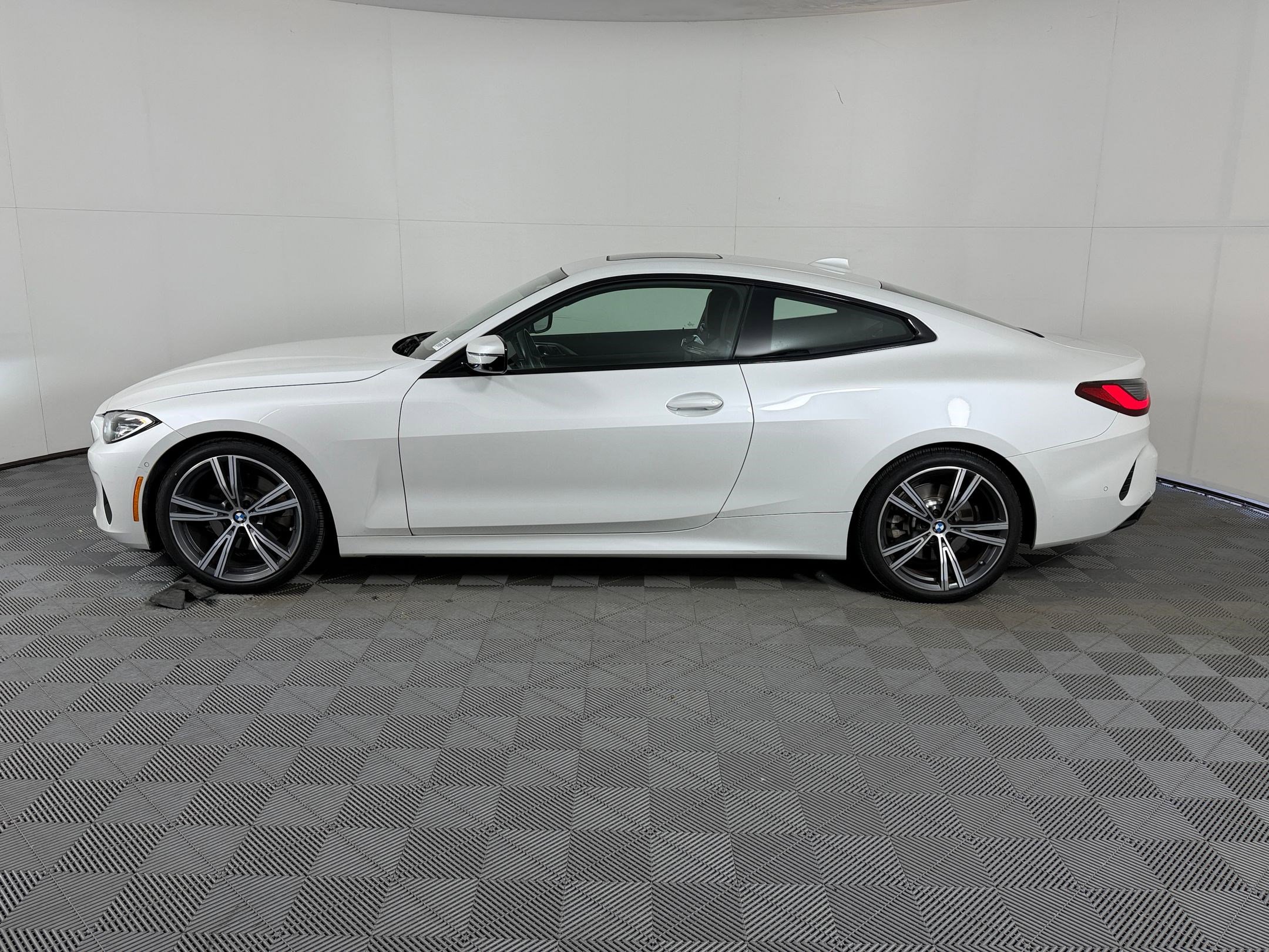 Certified 2023 BMW 430i Coupe w/ Premium Package RWD image 2