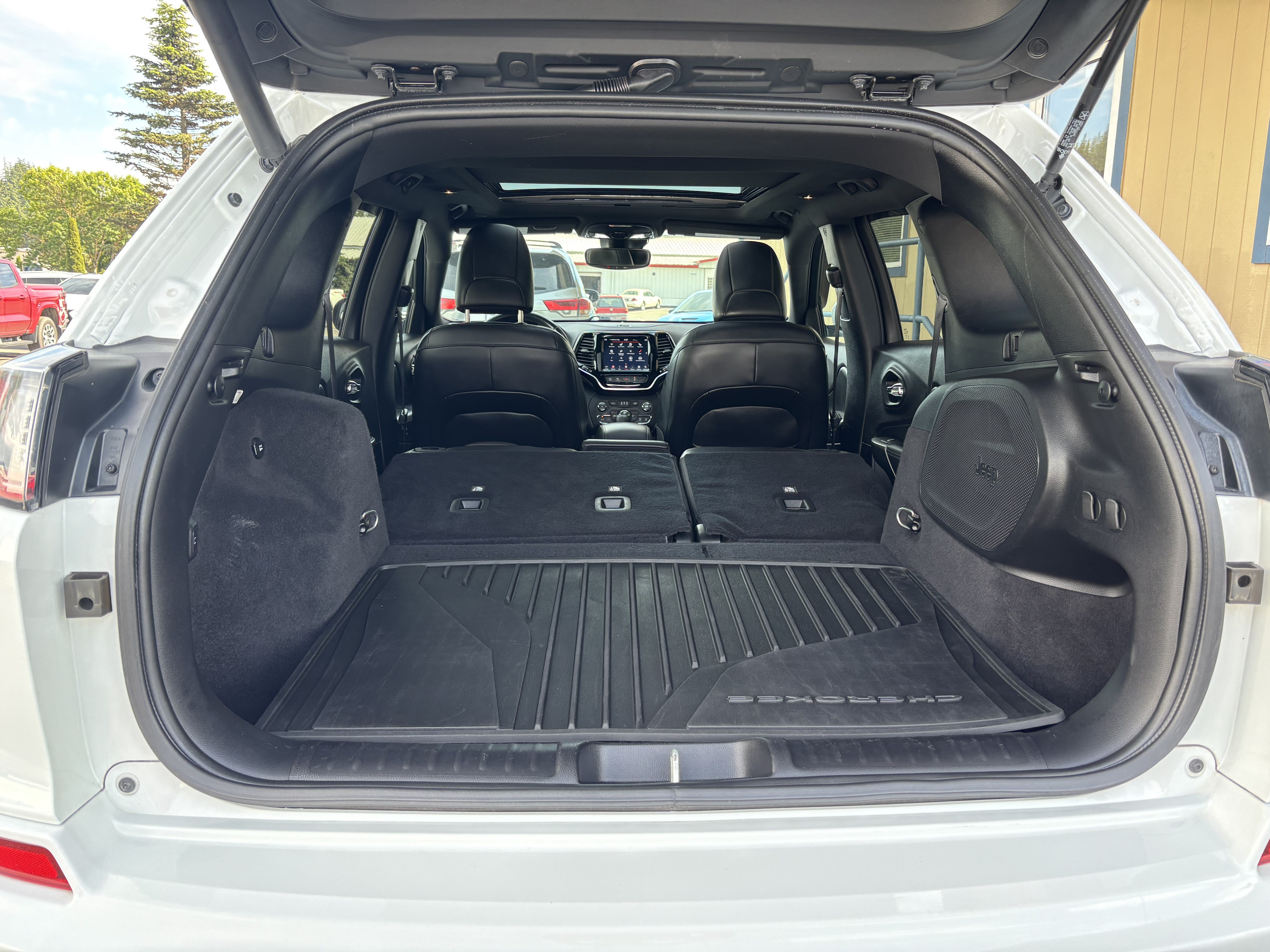 Used 2021 Jeep Cherokee High Altitude AWD/4WD image 28