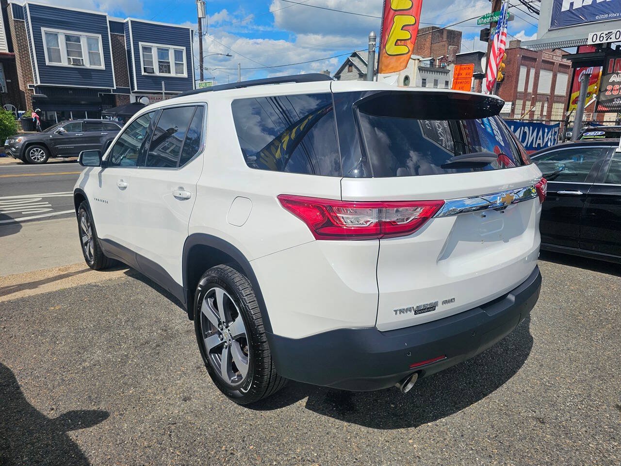 Used 2019 Chevrolet Traverse LT w/ LT Premium Package AWD/4WD image 6