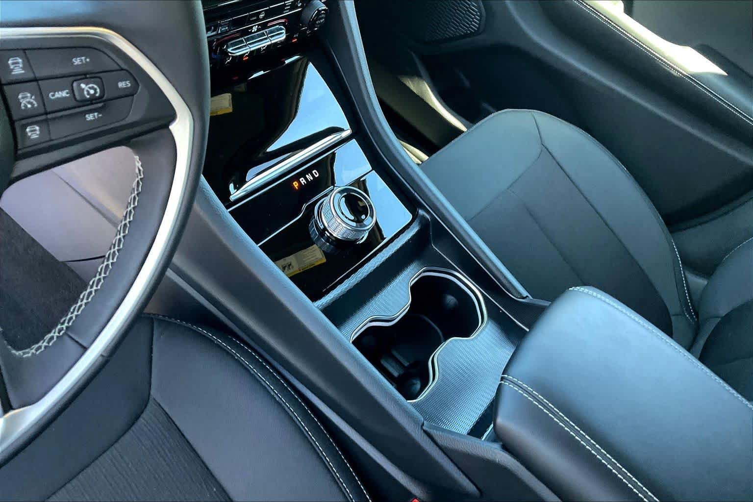 New 2025 Jeep Grand Cherokee Laredo X w/ Luxury Tech Group I image 7