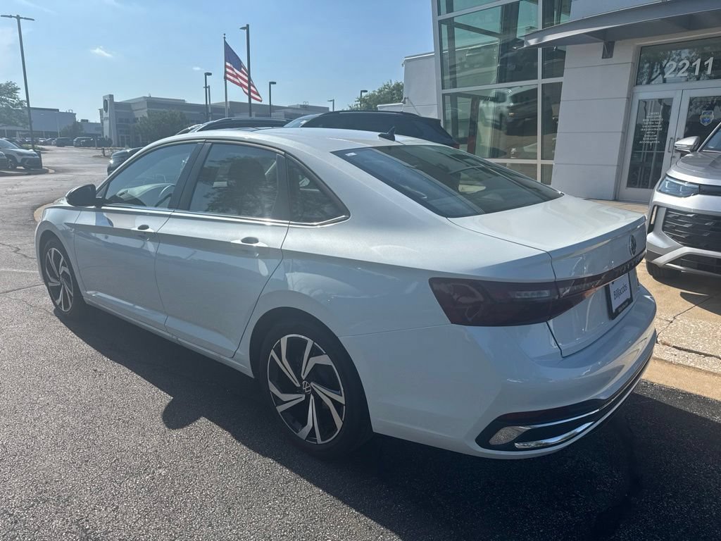 Used 2026 Volkswagen Jetta SEL FWD image 4