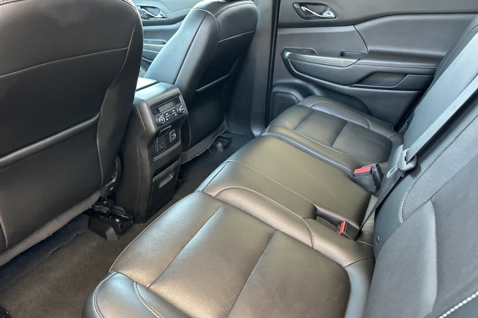 Used 2019 GMC Acadia SLT w/ LPO, Cargo Package FWD image 4