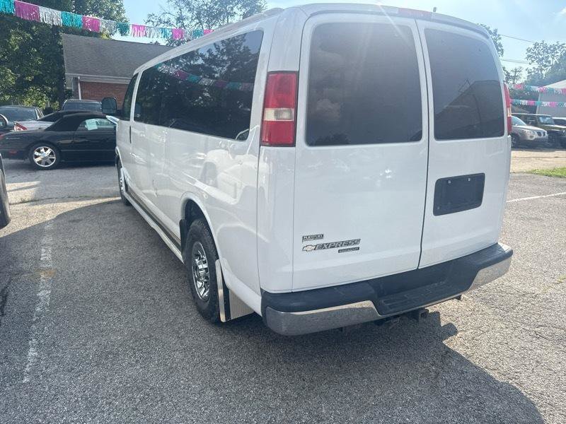 Used 2010 Chevrolet Express 3500 LT w/ LT Preferred Equipment Group RWD image 3