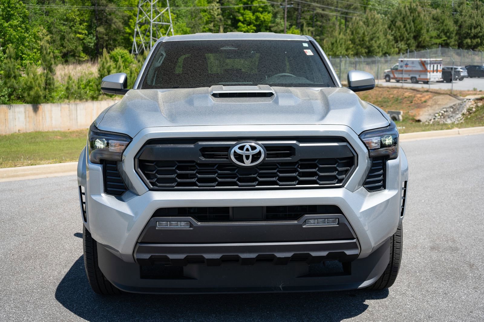 Used 2025 Toyota Tacoma TRD Sport AWD/4WD image 2