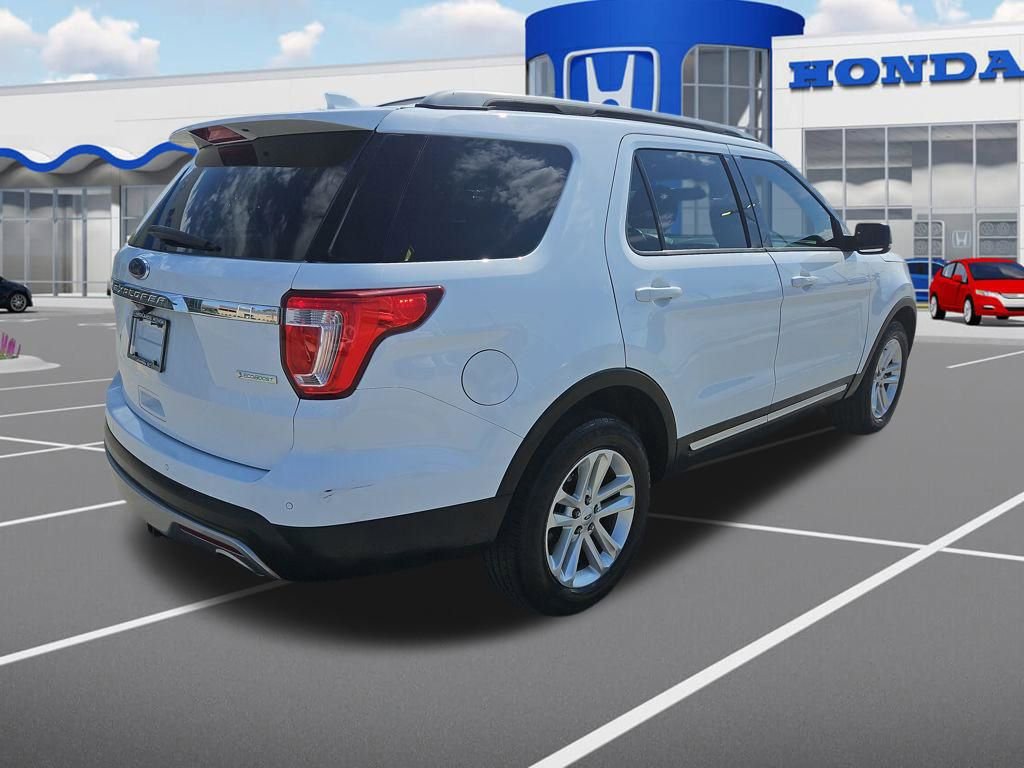 Used 2016 Ford Explorer XLT w/ Equipment Group 202A image 9