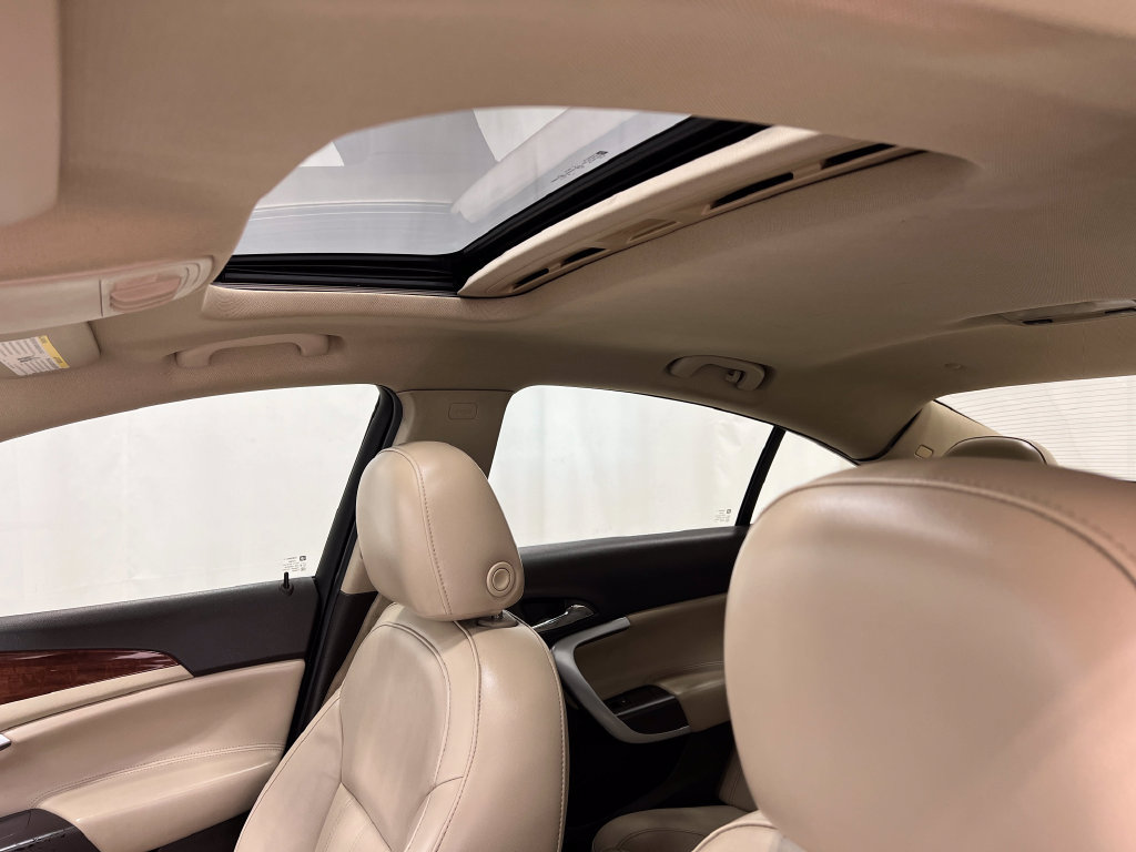 Used 2017 Buick Regal Sport Touring FWD image 13